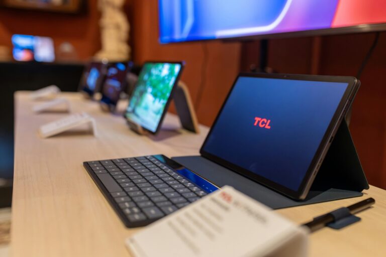 Best Tablets for Australians Over 60 in 2026 — Simple, Practical, and Worth Every Cent