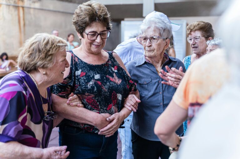 How to Reconnect With Old Friends in Retirement