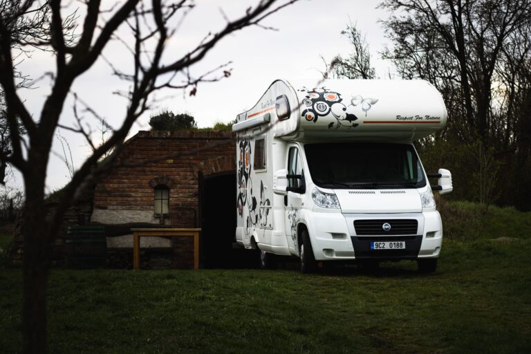 How to Choose Between a Caravan, Motorhome, and Camper Trailer — A Guide for Retirees
