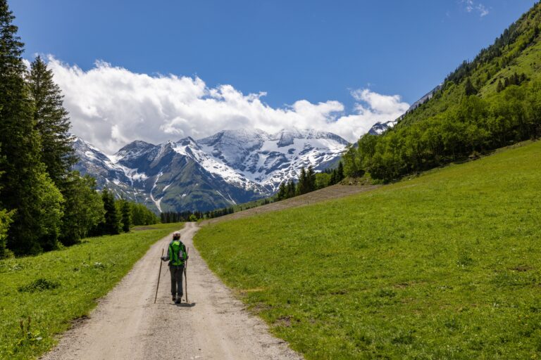 The Best Personal Locator Beacons for Hikers and Adventurers — A Complete Guide